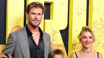 Chris Hemsworth faz uma aparição rara no tapete vermelho com os filhos gêmeos